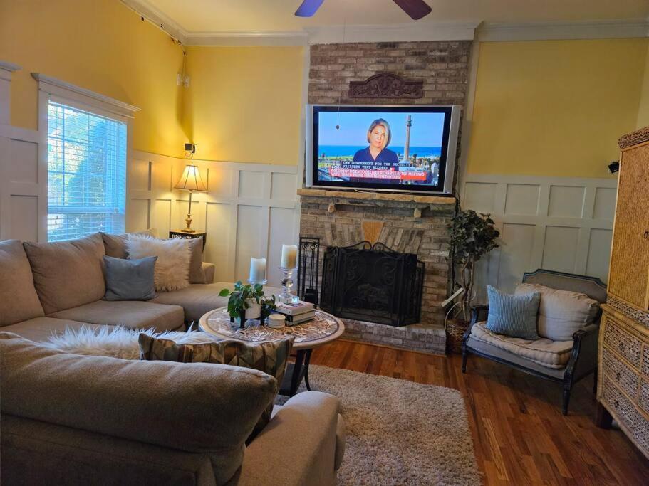 Sleeps16, Spacious Home, Close To Downtown, Beltline, And Walk To Restaurants, 75" Tv, 2 Person Jacuzzi, Ping Pong Atlanta Luaran gambar