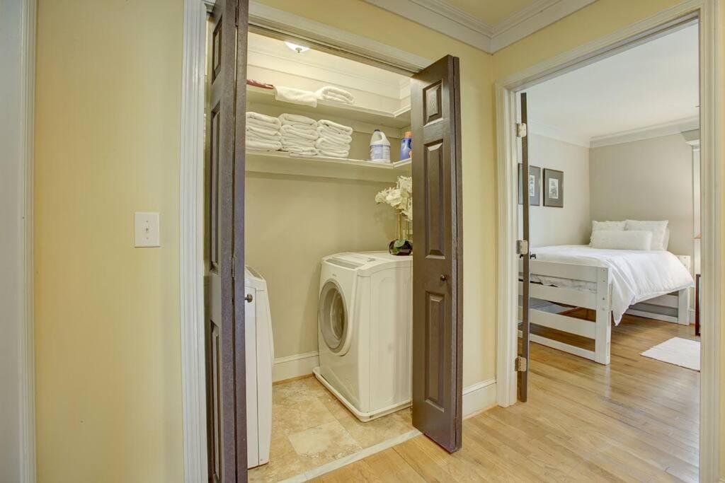 Sleeps16, Spacious Home, Close To Downtown, Beltline, And Walk To Restaurants, 75" Tv, 2 Person Jacuzzi, Ping Pong Atlanta Luaran gambar