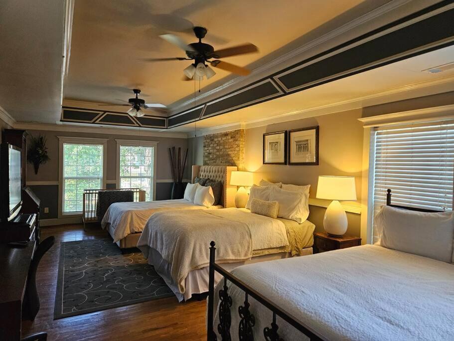 Sleeps16, Spacious Home, Close To Downtown, Beltline, And Walk To Restaurants, 75" Tv, 2 Person Jacuzzi, Ping Pong Atlanta Luaran gambar